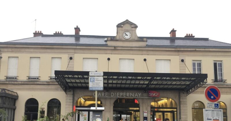 エペルネの駅